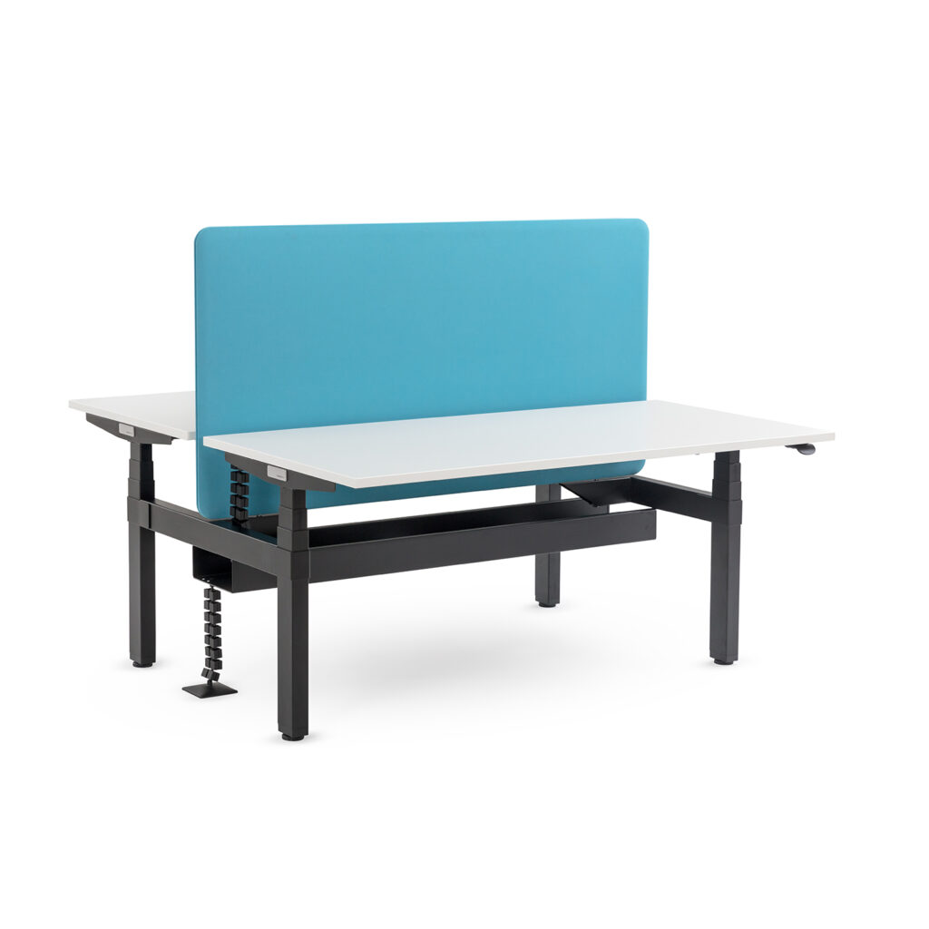 Bureaux de type bench avec séparateur bleu